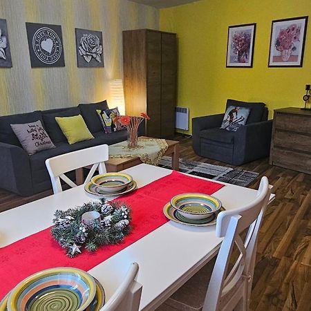 בנסקו Ramada 2 Boutique Apartment Near Ski Road מראה חיצוני תמונה